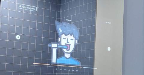 miroir intelligent développé par Alithya utilisé pour aider les résidents handicapés à effectuer des tâches, comme se brosser les dents